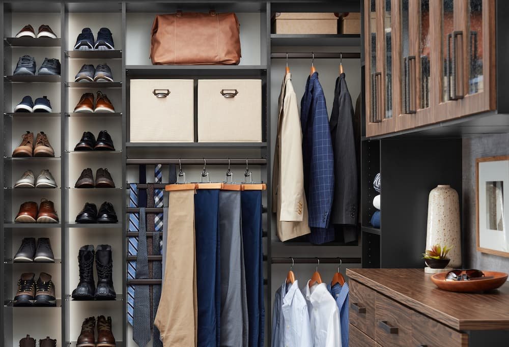 How to Build a Capsule Wardrobe for Men (2025 Guide to Effortless Style)